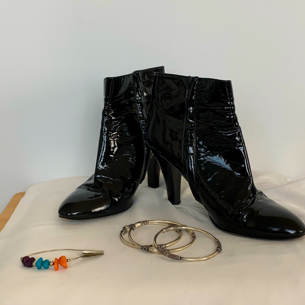 Short booties high heels